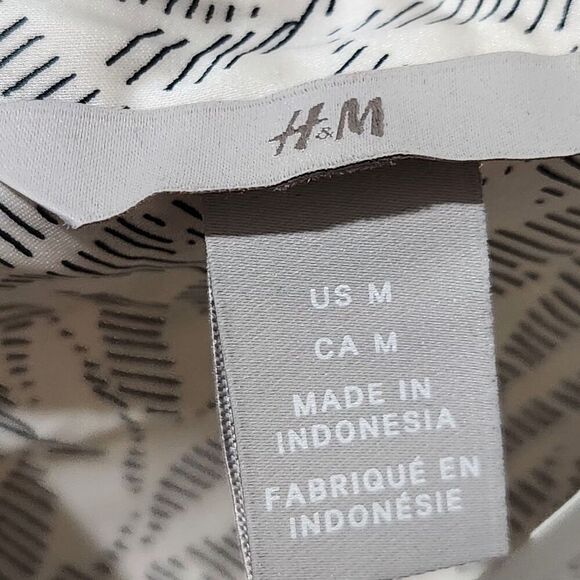 HM silky shirt Size Medium Hidden Buttons Long sleeve Lightweight - Picture 10 of 14